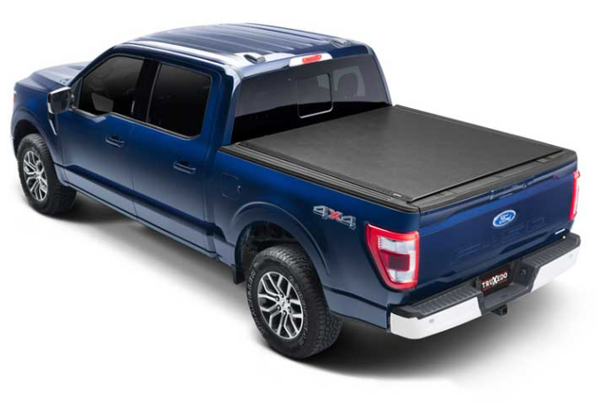 2015-2025 FORD F-150 & 2022-2024 FORD F-150 LIGHTNING 5.5FT BED LO PRO QT TONNEAU COVER