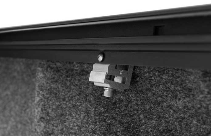 2021-2025 FORD F150 8 FT NOT COMPATIBLE WITH OE CARGO MANAGEMENT TRACKS MANUAL RETRACTABLE TONNEAU COVER