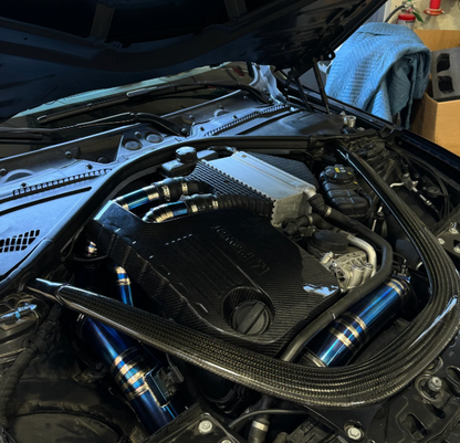 Dry Carbon Fiber Engine Cover (BMW F80 M3 / F82/F83 M4)